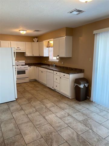 4607 NW Lincoln Ave, Lawton, OK 73505