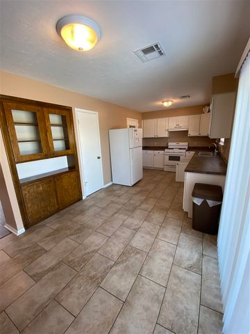 4607 NW Lincoln Ave, Lawton, OK 73505