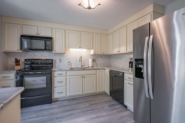 8 Veterans Road Unit 8, Amherst, NH 03031