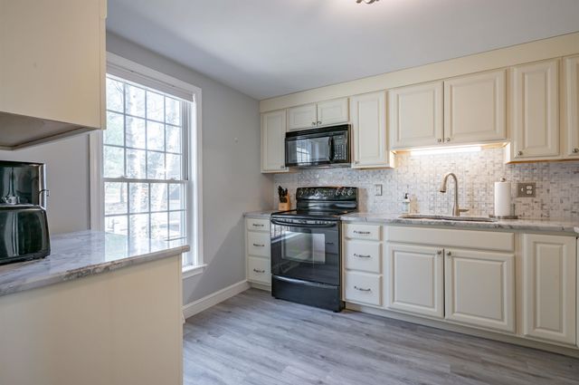 8 Veterans Road Unit 8, Amherst, NH 03031