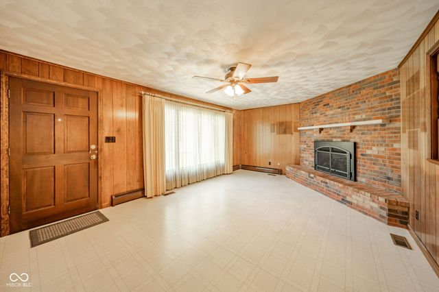 1016 Brunswick Way, Anderson, IN 46012
