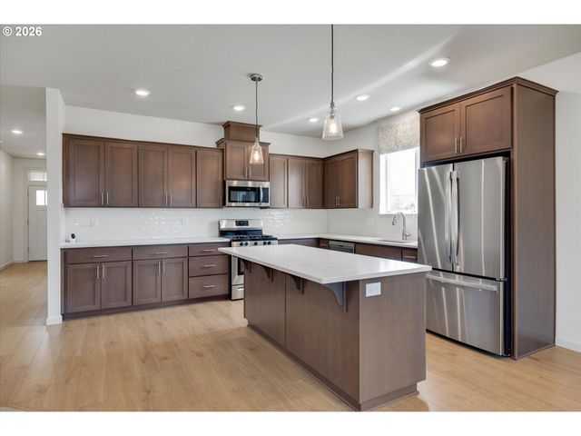 1917 N HYSSOP St, Canby, OR 97013