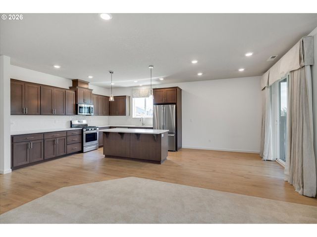 1917 N HYSSOP St, Canby, OR 97013