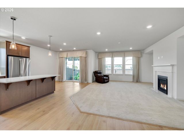 1917 N HYSSOP St, Canby, OR 97013