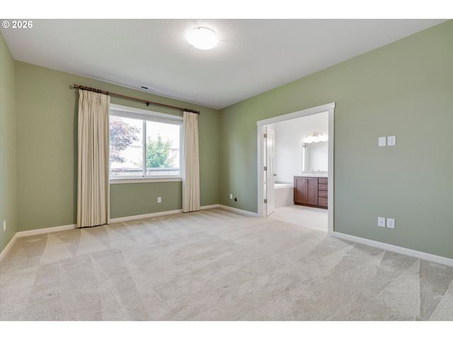 1917 N HYSSOP St, Canby, OR 97013