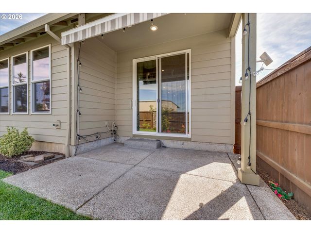 1917 N HYSSOP St, Canby, OR 97013