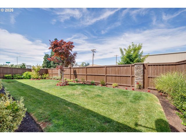 1917 N HYSSOP St, Canby, OR 97013