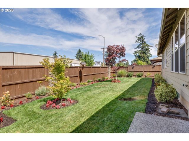1917 N HYSSOP St, Canby, OR 97013