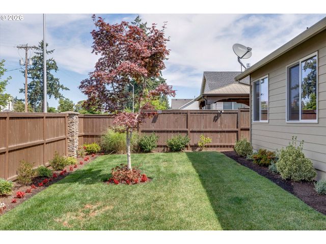 1917 N HYSSOP St, Canby, OR 97013