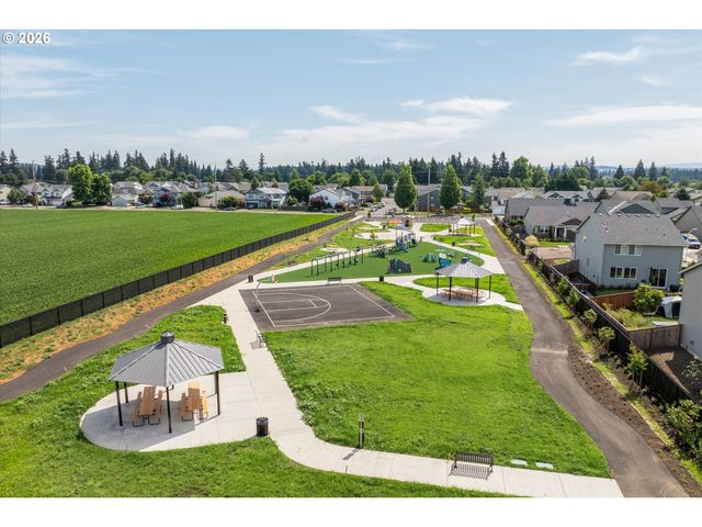 1917 N HYSSOP St, Canby, OR 97013