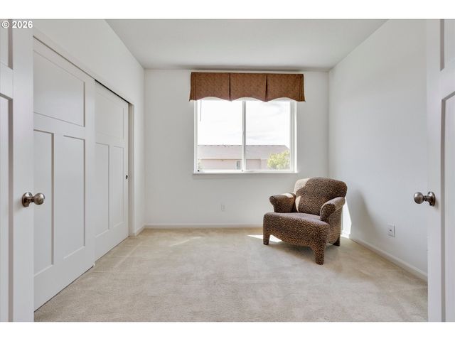 1917 N HYSSOP St, Canby, OR 97013