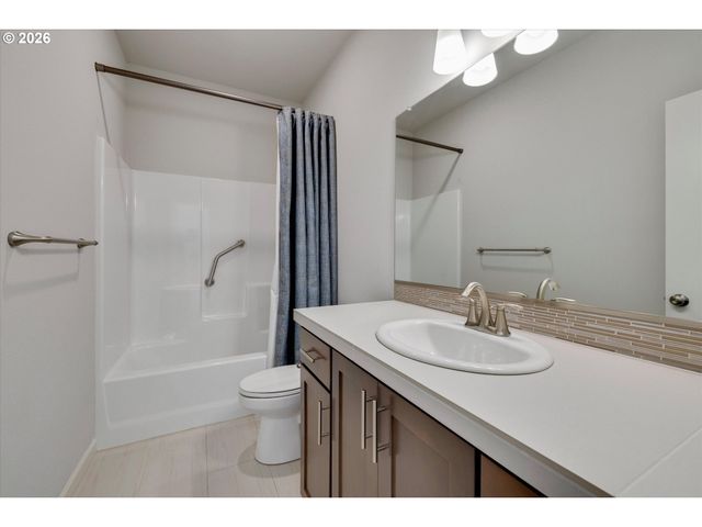 1917 N HYSSOP St, Canby, OR 97013