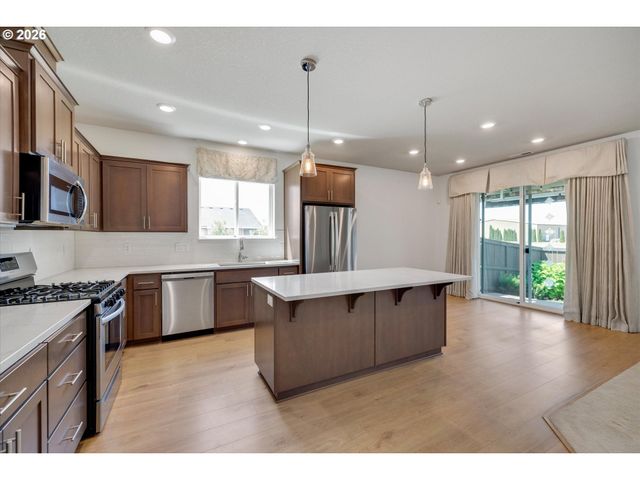 1917 N HYSSOP St, Canby, OR 97013