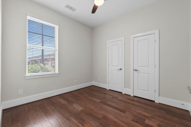 702 N Shepherd Drive, Houston, TX 77007