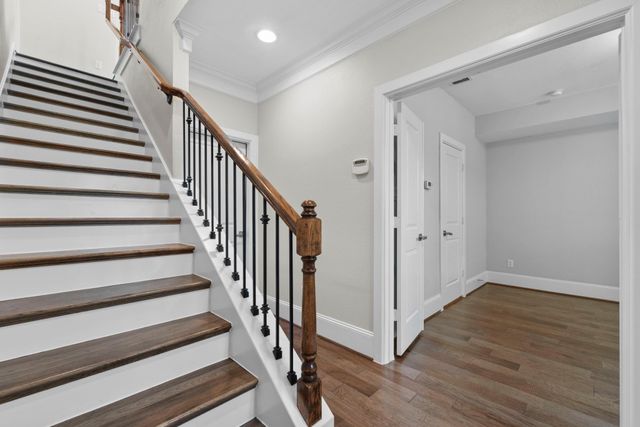 702 N Shepherd Drive, Houston, TX 77007