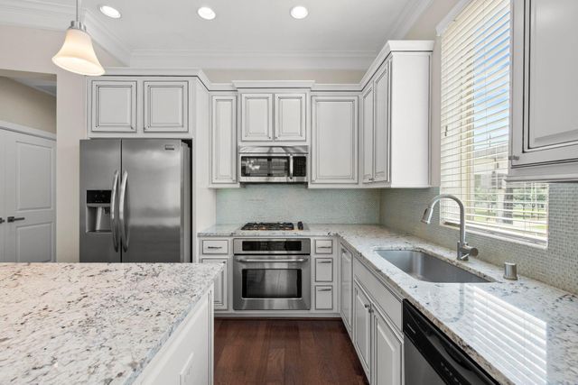 702 N Shepherd Drive, Houston, TX 77007