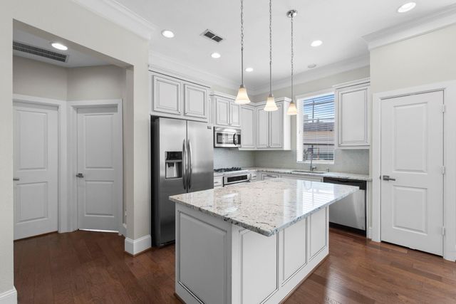 702 N Shepherd Drive, Houston, TX 77007