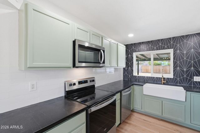 2230 W CAMBRIDGE Avenue, Phoenix, AZ 85009