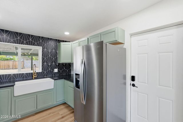 2230 W CAMBRIDGE Avenue, Phoenix, AZ 85009