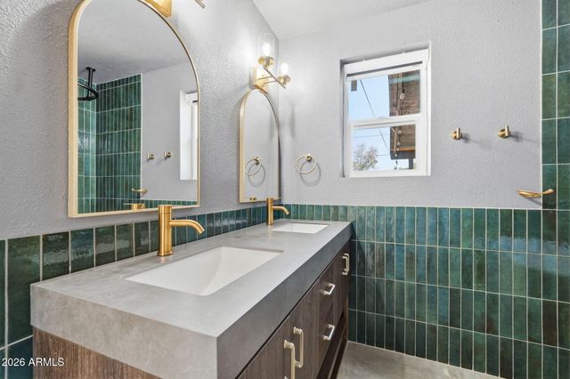 2230 W CAMBRIDGE Avenue, Phoenix, AZ 85009