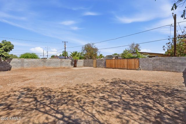 2230 W CAMBRIDGE Avenue, Phoenix, AZ 85009