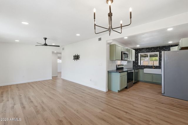 2230 W CAMBRIDGE Avenue, Phoenix, AZ 85009