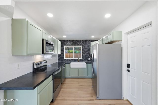 2230 W CAMBRIDGE Avenue, Phoenix, AZ 85009