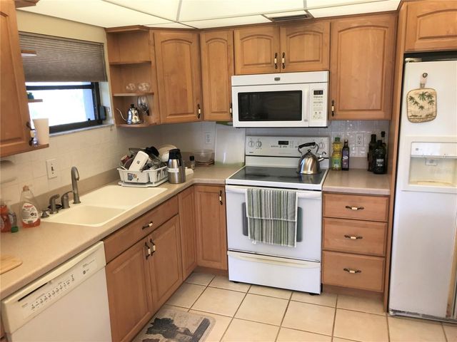 6028 OAK CREEK LANE 1931, Bradenton, FL 34210