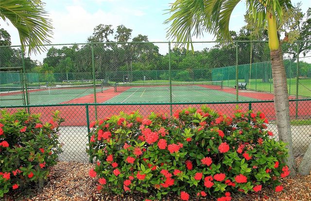 6028 OAK CREEK LANE 1931, Bradenton, FL 34210