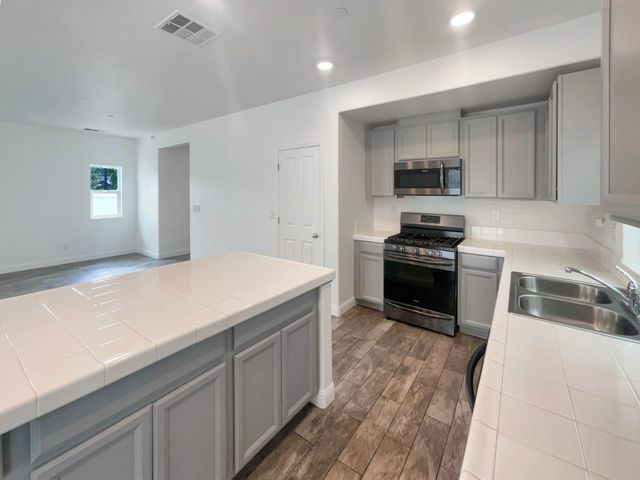 3710 Roseparke Way, Sacramento, CA 95834