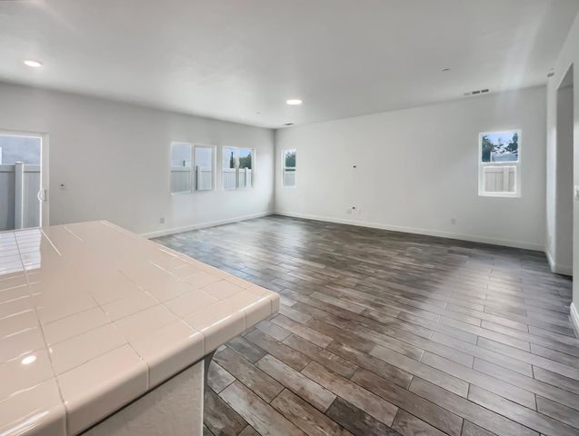 3710 Roseparke Way, Sacramento, CA 95834