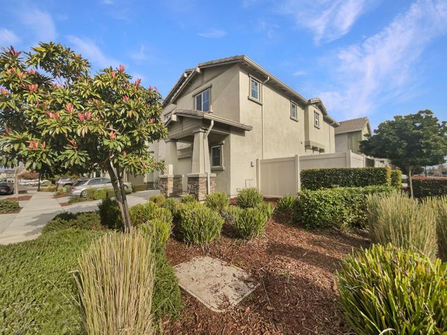 3710 Roseparke Way, Sacramento, CA 95834