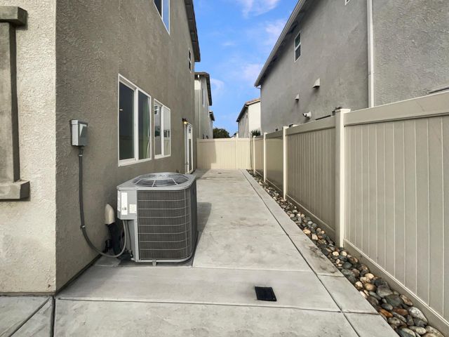 3710 Roseparke Way, Sacramento, CA 95834