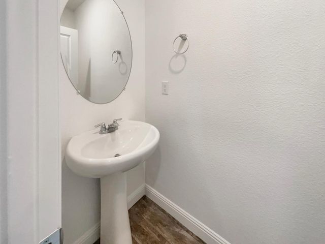 3710 Roseparke Way, Sacramento, CA 95834