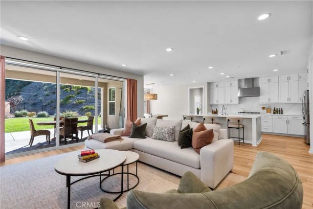 28332 Clarion, Saugus, CA 91350