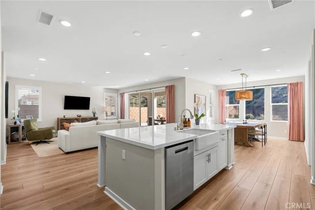 28332 Clarion, Saugus, CA 91350