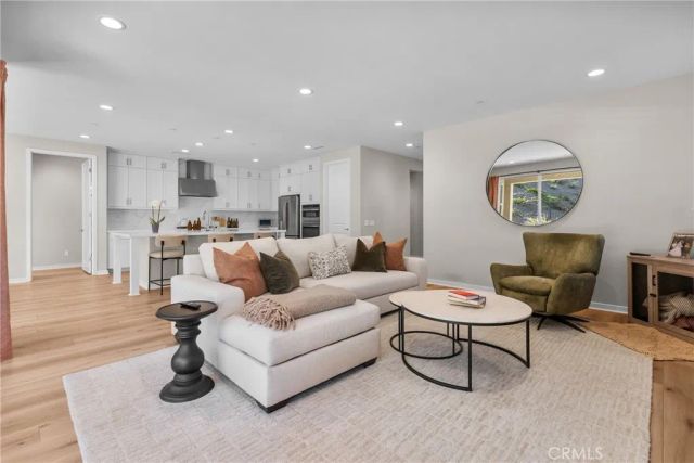 28332 Clarion, Saugus, CA 91350