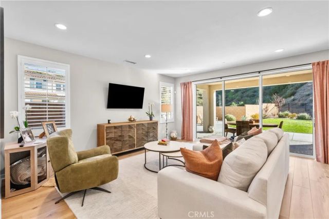 28332 Clarion, Saugus, CA 91350