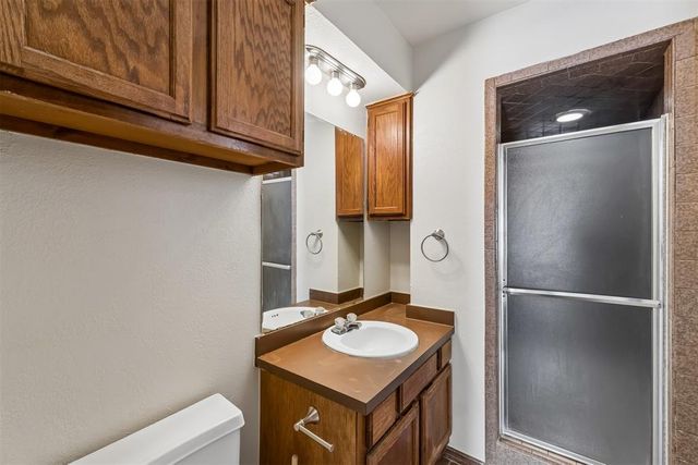 208 Hudson Place, Midwest City, OK 73110
