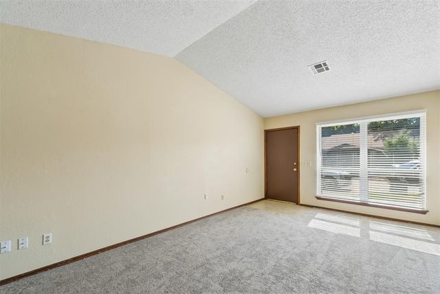 208 Hudson Place, Midwest City, OK 73110