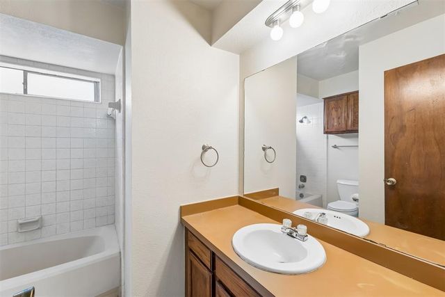 208 Hudson Place, Midwest City, OK 73110