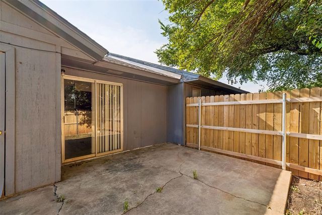 208 Hudson Place, Midwest City, OK 73110
