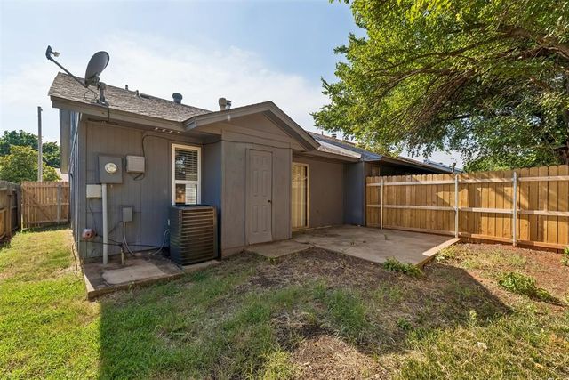 208 Hudson Place, Midwest City, OK 73110