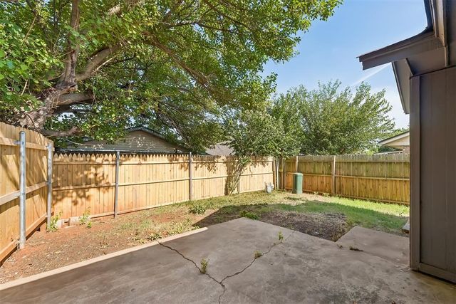 208 Hudson Place, Midwest City, OK 73110