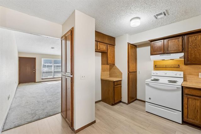 208 Hudson Place, Midwest City, OK 73110