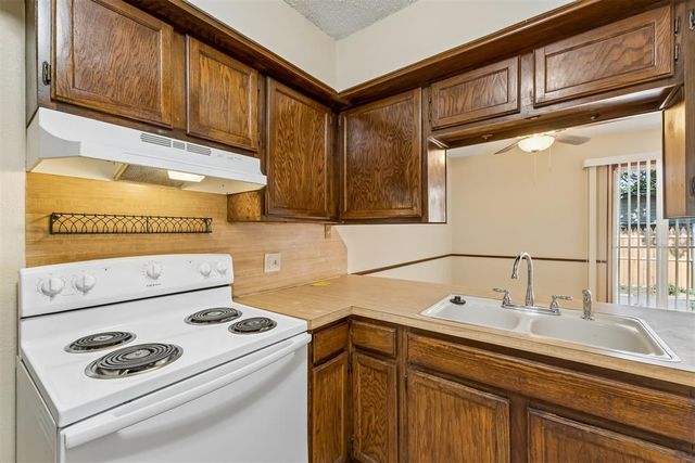208 Hudson Place, Midwest City, OK 73110