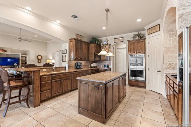 114 Candelaria, Helotes, TX 78023