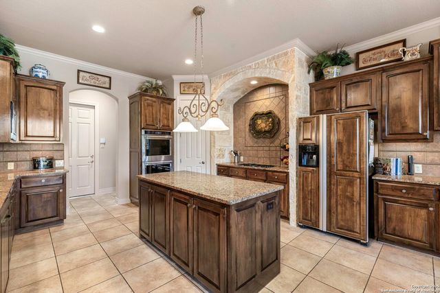 114 Candelaria, Helotes, TX 78023