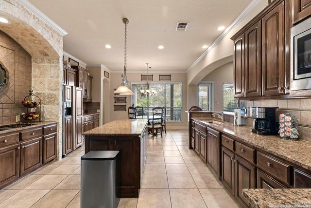 114 Candelaria, Helotes, TX 78023