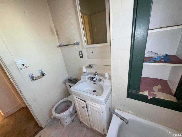 14322 MEMORY Lane, Mt Vernon, IL 62864